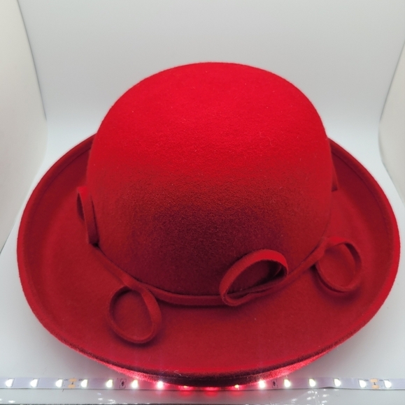 Cherry Red elegant 100% wool hat with decorative felt - Picture 1 of 5